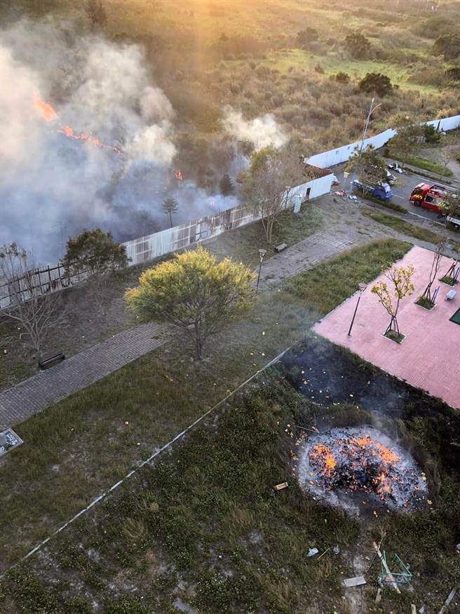 苗栗县卫生医疗健康园区（原远雄健康生活园区）5日起火，烧掉10公顷杂草与800平方公尺的废弃物。（民眾提供／李京升苗栗传真）