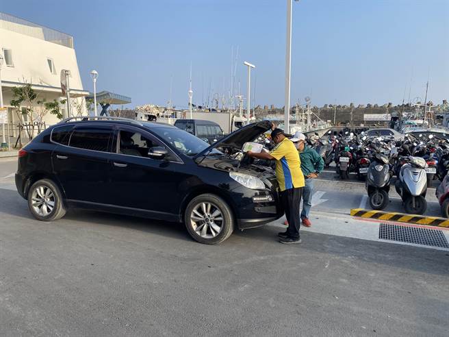 屏東監理站為解決離島鄉親驗車問題，將於23、24日在琉球鄉新漁港管理站前提供行動監理服務。（屏東監理站提供／謝佳潾屏東傳真）