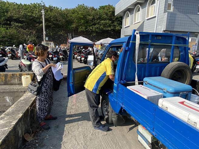 屏東監理站為解決離島鄉親驗車問題，將於23、24日在琉球鄉新漁港管理站前提供行動監理服務。（屏東監理站提供／謝佳潾屏東傳真）