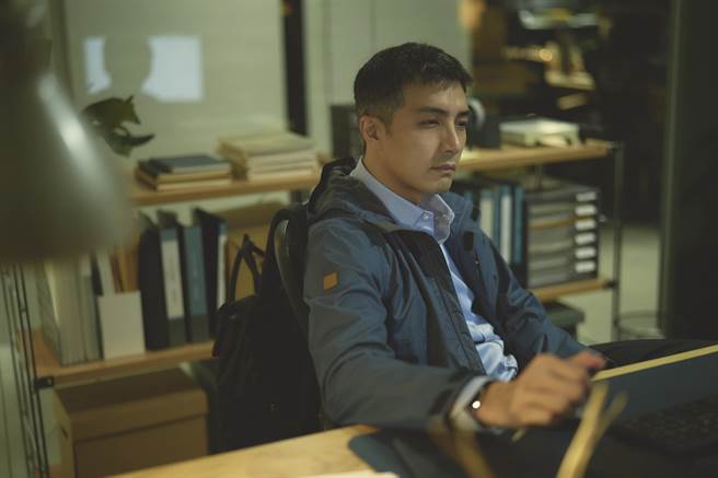 贺军翔为《不够善良的我们》一夕白头。（公视提供）