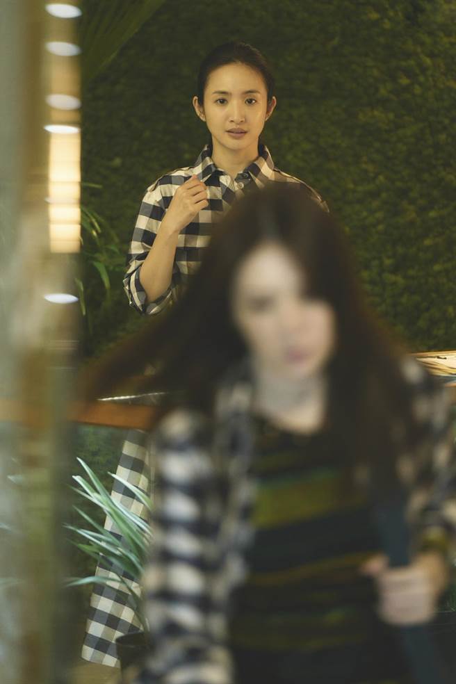 林依晨、许玮宁剧中屡屡撞衫。（公视提供）