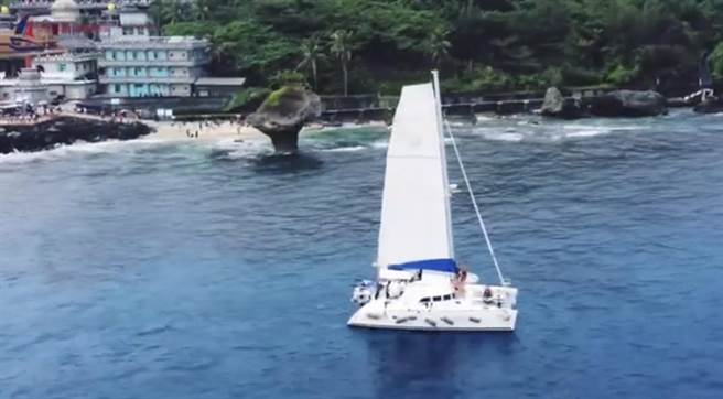 全台首次官方「遊艇帆船遊程比賽」7日起進入網路票選階段，鵬管處表示，投票至17日止，參與投票的民眾有機會獲得500元超商禮券。（鵬管處提供／謝佳潾屏東傳真）