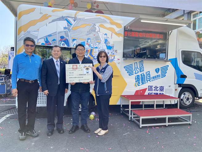 台北监理所首部行动监理车今（7日）于宜兰正式启用。（吴佩蓉摄）