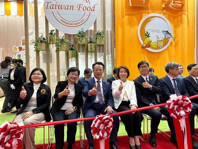 东京食品展开幕，屏东队拚订单长红。(屏县府提供)