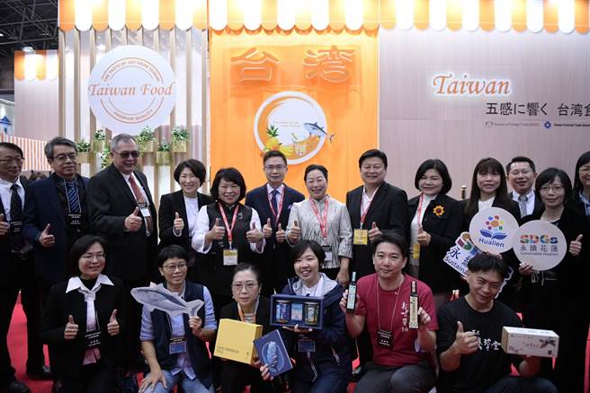 花莲县长徐榛蔚说，这次东京食品展，充分展现花莲农特产特色。（花莲县府提供／王志伟花莲传真）