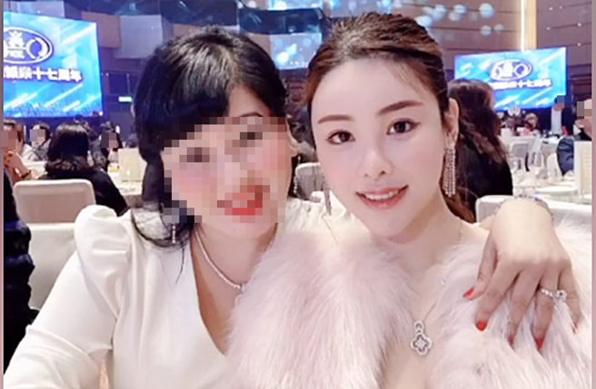 蔡天凤母亲「五姐」张燕花（左）昨对蔡天凤前公公开第一枪，禁止其擅自出售豪宅。（图／翻摄自抖音）