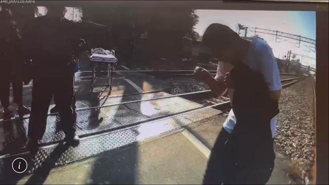花秀平交道遭擅闯延误3班次42分，警方以辣椒水制伏。（民眾提供／吴敏菁彰化传真）