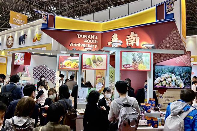 东京食品展台湾馆台南展区以400年歷史为主题，外观以孔庙为造型，结合红砖墙主题的展板设计，展现浓厚的台南特色。（市府提供／洪荣志台南传真）