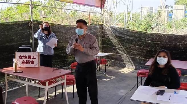 台中市丰原警分局为感谢女性同仁辛劳，举行「相揪採莓趣，迎接莓好辛福」妇女节庆祝活动。（警方提供／陈淑娥台中传真）