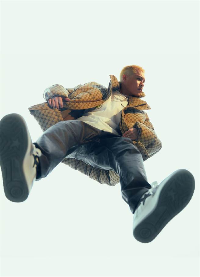 全能天王周汤豪「REALIVE」巡演打造极致潮流时尚，将于6月3日南下高雄巨蛋引爆白色Party。（环球音乐提供）