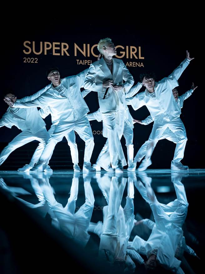 「汤豪白」时尚大秀潮流演唱会6月3日将移师高雄巨蛋开趴。（环球音乐提供） 