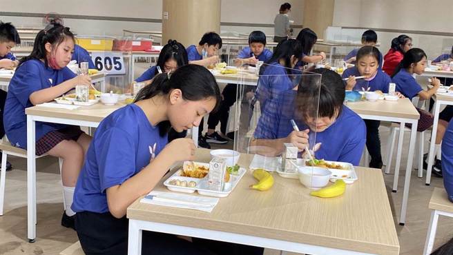 缺蛋危机延烧，6日蛋价创新高，对于基隆市营养午餐餐费是否调涨，基府教育处表示，现阶段并没有调涨午餐费用的计画。（本报资料照）