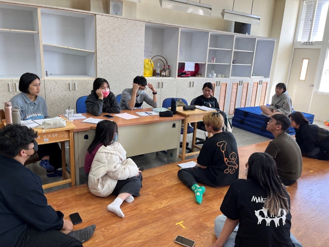 臺北市立復兴高中戏剧班第24届学生将于今年4月在该校山剧院推出毕业公演《家家酒》。(照片/復兴高中提供)