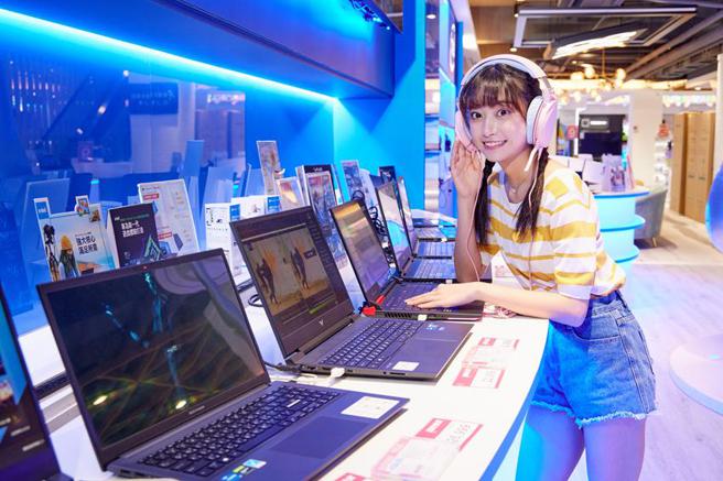 天天玩LINE游戏「女神大富翁」，天天抽最高1,500元家电折价券，还有「开学转转乐」抽最高2万元资讯3C「助学金」。（图／全国电子提供）