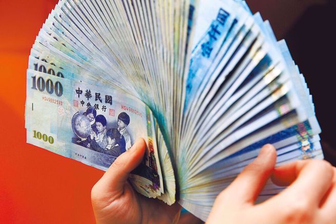 財長表示，總統公布後拚一週內發放。（示意圖／本報資料照）