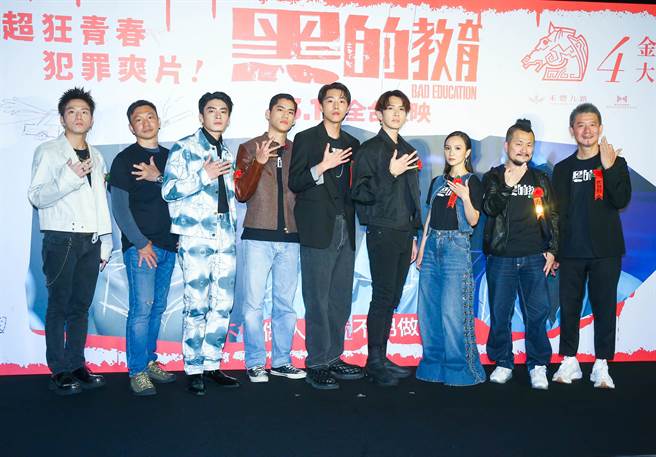 《黑的教育》剧组演员今出席首映会造势。（粘耿豪摄）