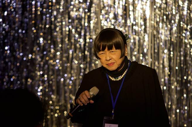 八十岁的学姐也来参赛，就为了见潘协庆一面。（台北海大提供）