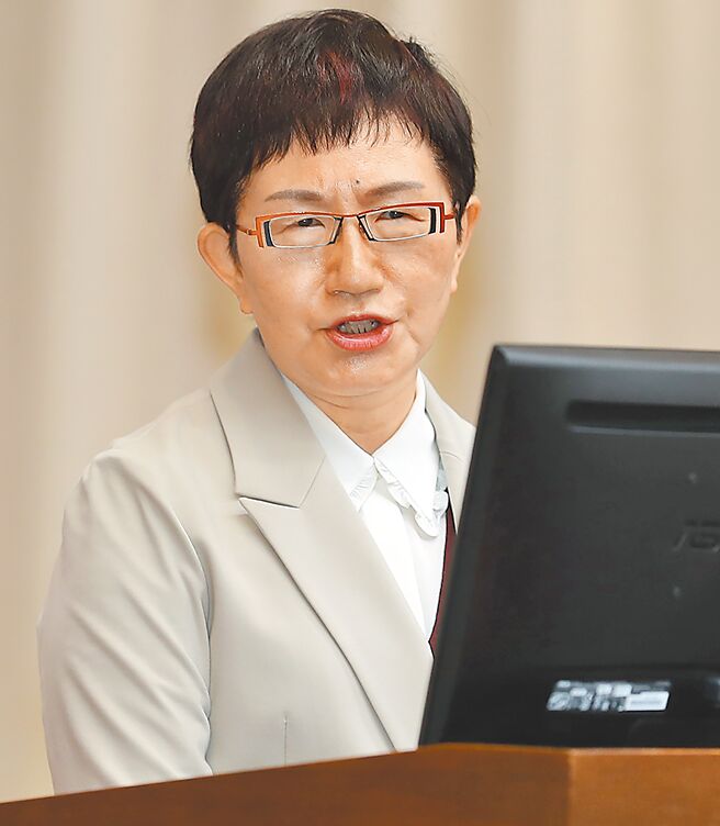 国安基金是否退场，财政部长庄翠云表示，4月国安基金委员会将召开例会讨论。（季志翔摄）