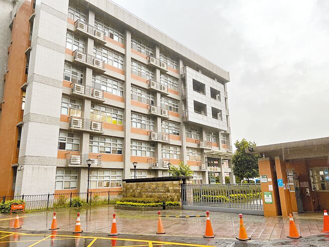 国立台科大及私立华夏科大将整併，全国私校工会呼吁华夏科大的教职员及学生不应存有「美丽错误的幻想」。（王扬杰摄）