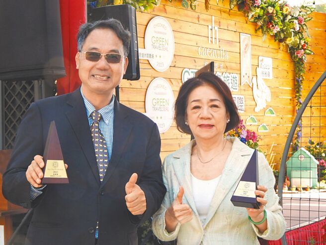 图左为农委会畜产试验所长黄振芳，图右为君达集团董事长尹纯绸。（罗亦晽摄）