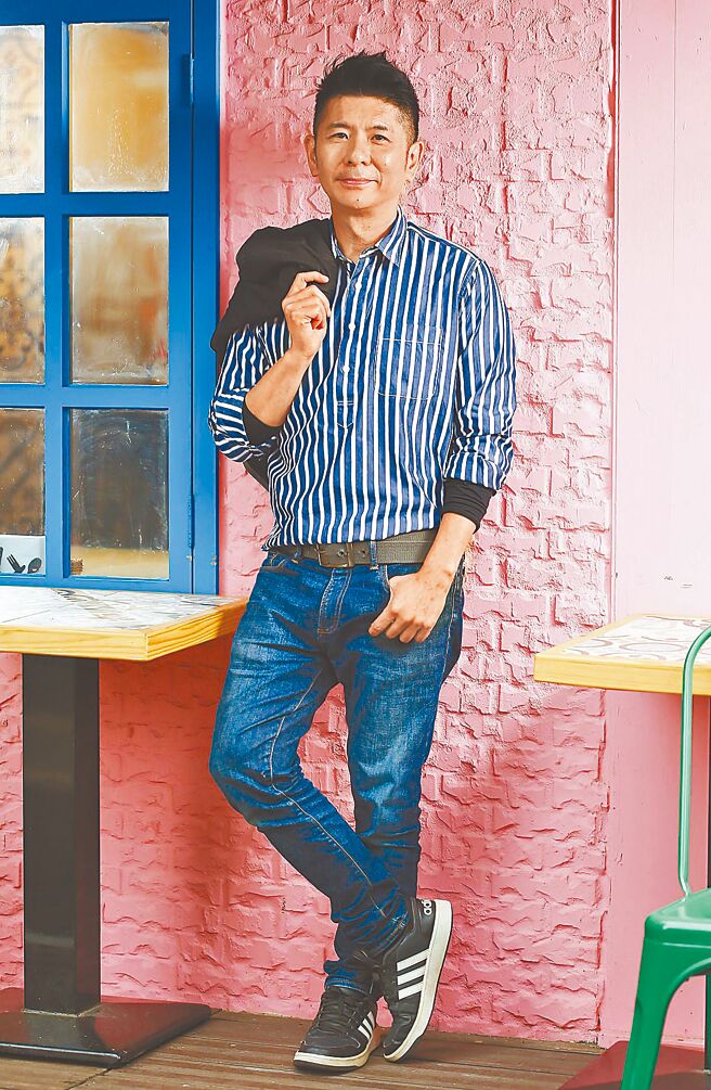 荒山亮出道逾20年唱红不少布袋戏主题曲。（资料照片）