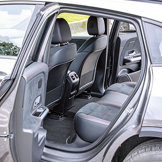 后座乘坐空间宽敞舒适。（陈大任摄）