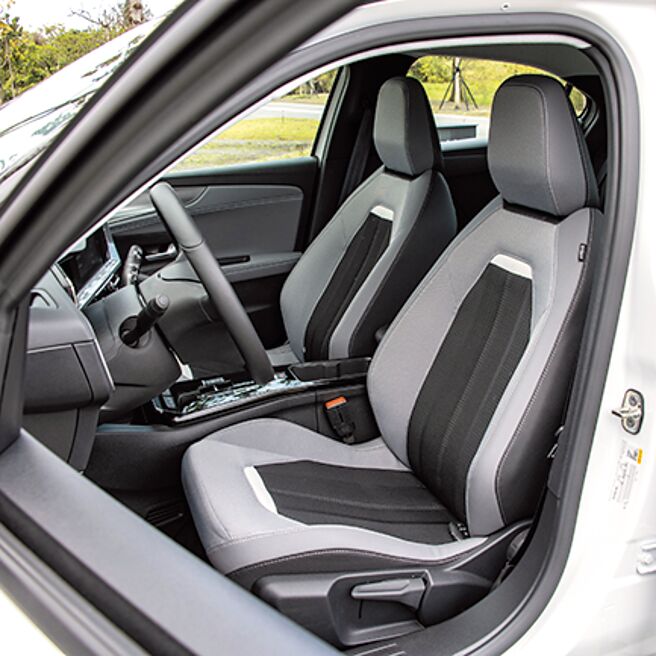 前座椅採拼接色块。（陈大任摄）