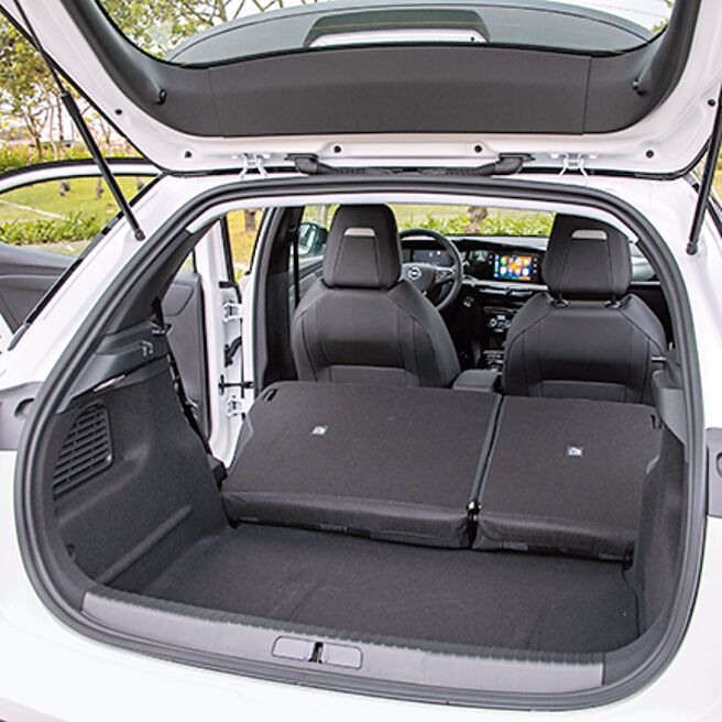 行李厢容量310-1060L。（陈大任摄）