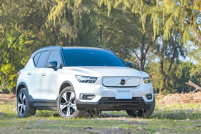 VOLVO XC40 Recharge去年在台销售近550台，堪称国内最畅销小型纯电运动休旅车，目前提供单马达驱动XC40 Recharge Plus与双马达驱动XC40 Recharge Ultimate两款选择。（陈大任摄）