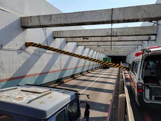 過港隧道疑大車擊落限高架1人傷 往旗津方向全線封閉