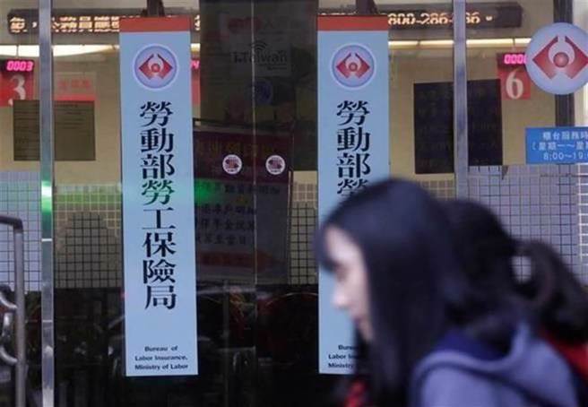 今年劳保年金调涨，65万人将受惠。（资料照）