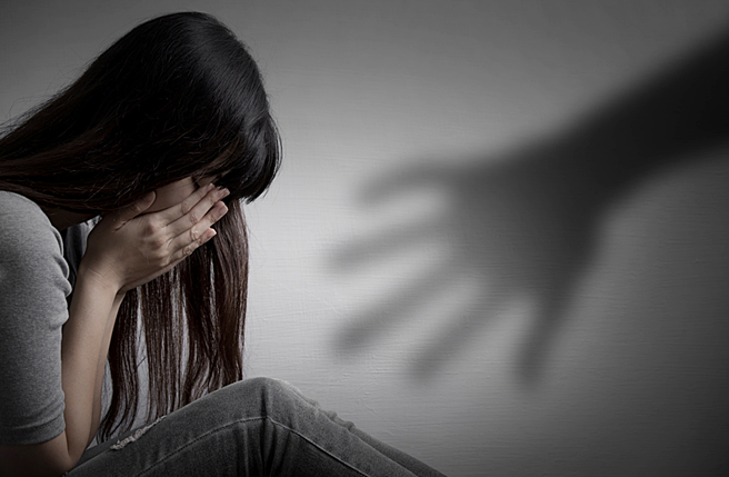 「摄理教」教主郑明析遭指对女性伸出魔爪，图为示意图。（图／shutterstock）