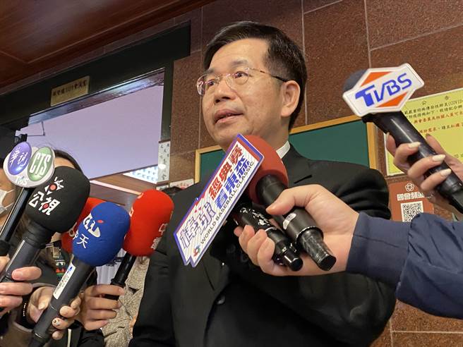 世界棒球经典赛今天起开打，教育部长潘文忠今天表示，欢迎民眾带国旗进场为中华队加油。（林志成摄）