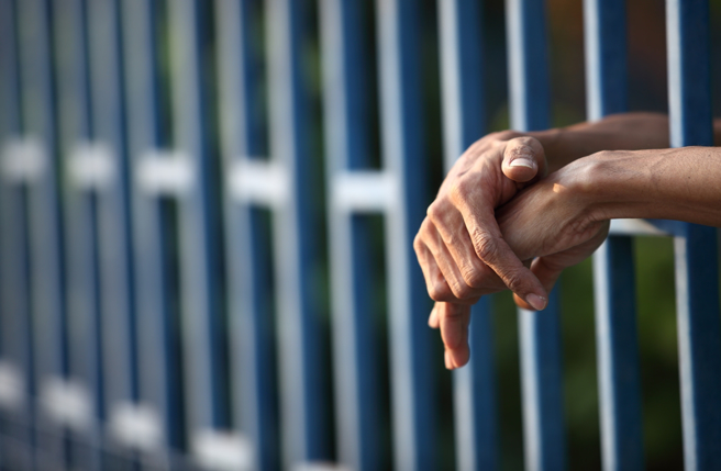 叶萱爆料郑明析入狱服刑时要求女教友寄比基尼照片给他，图为示意照片。（图／shutterstock）