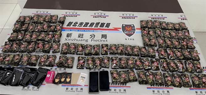 警方在吕男车上及随身包包内查获大量毒品咖啡包。（警方提供）