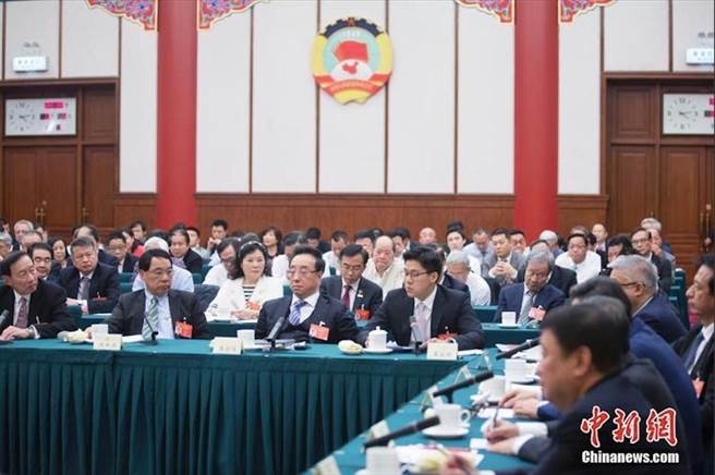 王沪寧会见港澳政协委员，提出4项要求：要让全世界知道一国两制是好制度。图为港澳政协委员。（中新网）