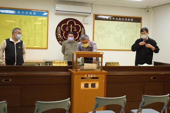 行政执行署嘉义分署昨7日举行云嘉地区不动产法拍，最后有4件拍定。（行政执行署嘉义分署提供∕吕妍庭嘉义传真）