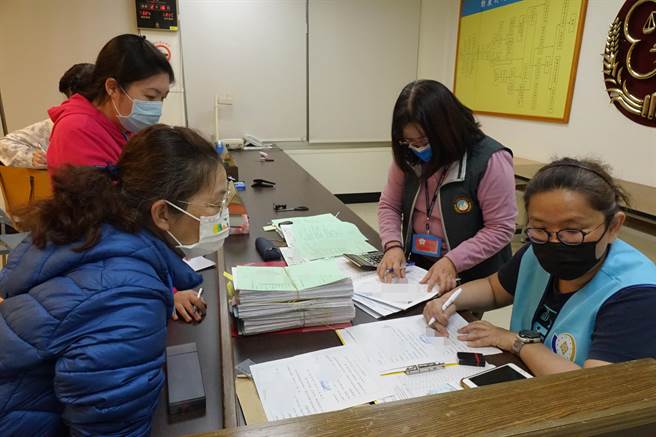 行政执行署嘉义分署昨7日举行云嘉地区不动产法拍，最后有4件拍定。（行政执行署嘉义分署提供∕吕妍庭嘉义传真）