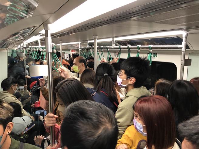 高捷公司说，今年度将以日均运量提升至14万为努力目标。（翻摄照片／高雄洪靖宜传真）