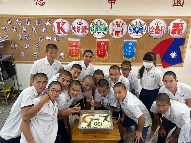嘉義市民生國中以營養午餐創意擺盤為中華隊加油。（嘉義市政府提供∕呂妍庭嘉義傳真）