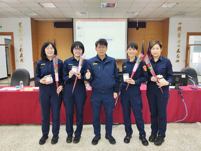 陳忠龍表示，女警在職場上表現亮眼，擁有細心、貼心、溫柔的特質，對被害人有安撫作用。（警方提供）
