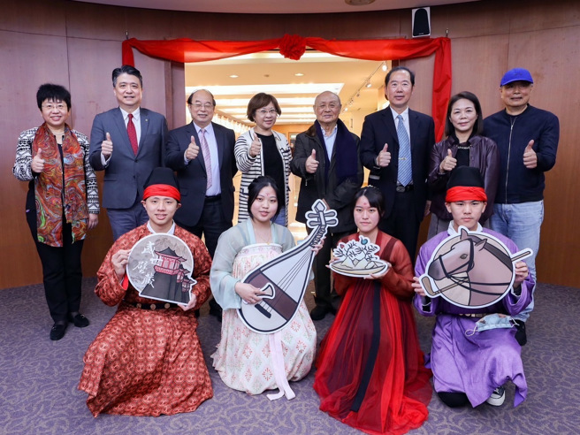 《盛世壁藏》唐代壁画文化特展，在龙华科大艺文中心璀璨登场。(照片/龙华科大提供)