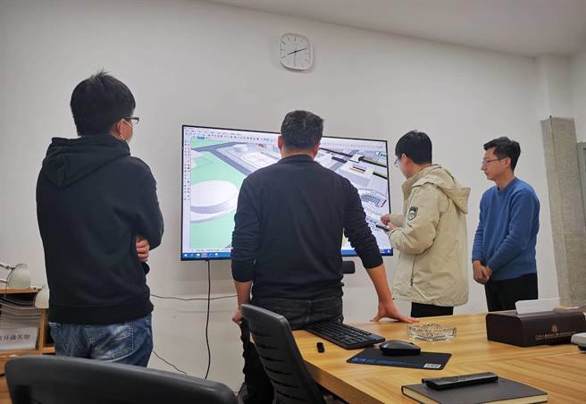 为培养学生专业竞争力，补充在校学习的理论基础，金大建筑系安排大四生至国内外建筑师事务所实习。(图／金大提供)