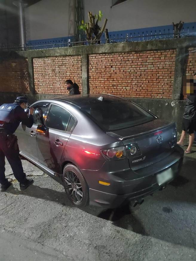 主嫌麦男逃亡过程中强力抵抗，甚至开车衝撞警方，遭到屏东分局员警开2枪阻止。（高市凤山分局提供／杨舒婷高雄传真）