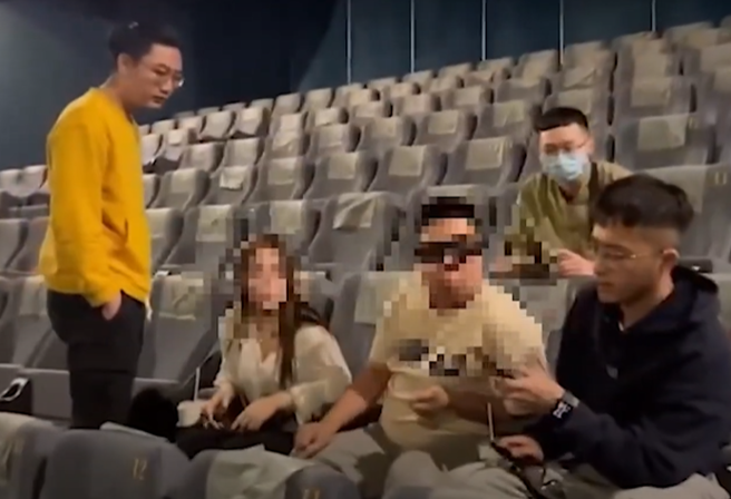 阿凡达看一半… 情侣影厅内被警方包围原因曝光 。(吕健豪翻摄)