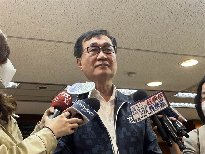 台北市副市長李四川8日下午說明大巨蛋進度。（陳薏云攝）