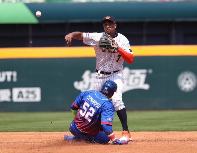 古巴队在经典赛预赛首战不敌荷兰队。（郑任南摄）