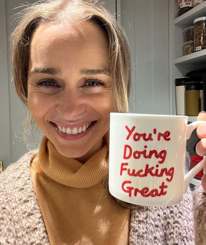 英国知名女星艾蜜莉亚克拉克(Emilia Clarke)晒出真实自拍。（图／emilia_clarke Instagram）