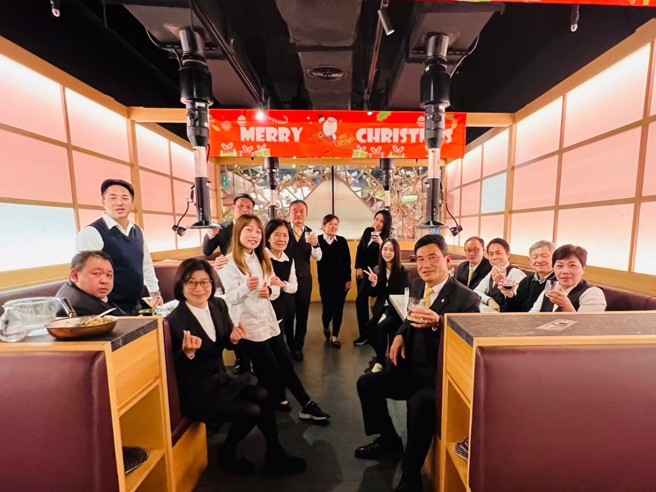 
身为专业的房仲经纪人，魏志益认为「先诚实再成交」是绝不让步的原则，并要求旗下经纪人做良心房仲，保护客户权益。图片来源：永庆房产集团
