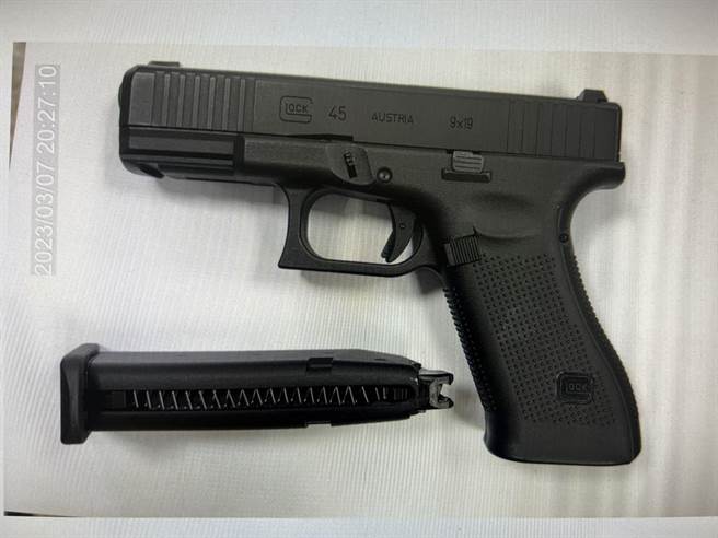 警方经掌握涉案车辆，并通知车主到案说明，起出BB枪一支，全案依刑法恐吓罪移送侦办。（翻摄照片／王惠慧新竹传真）